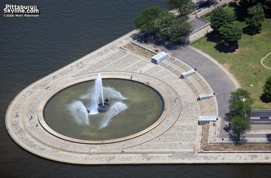 Aerial of Pittsburgh's fountain at the point