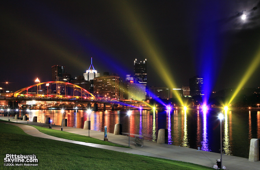 Spotlights on the Fort Duquesne bridge for NFL Kickoff 2006